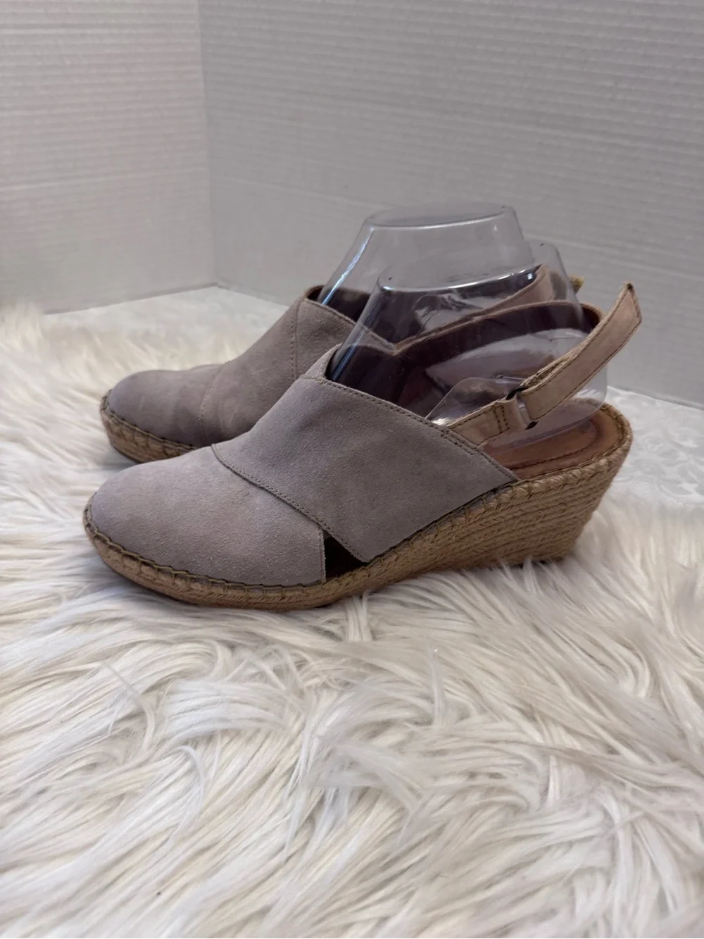Born Size 9 Closed Toe Slingback Wedge Espadrille Heels Comfort Shoe Suede